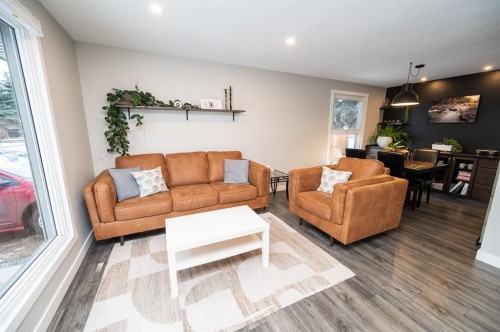 15 Malcolm Crescent, Red Deer, AB - Indoor Photo Showing Living Room