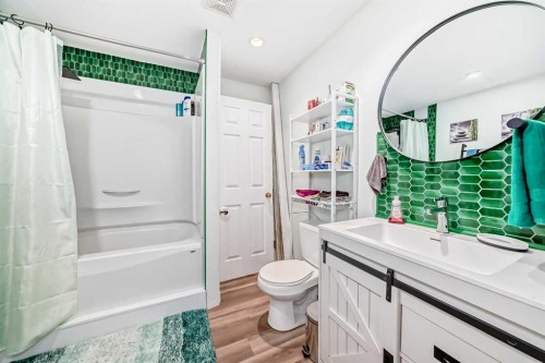 20 Bowman Circle, Sylvan Lake, AB - Indoor Photo Showing Bathroom