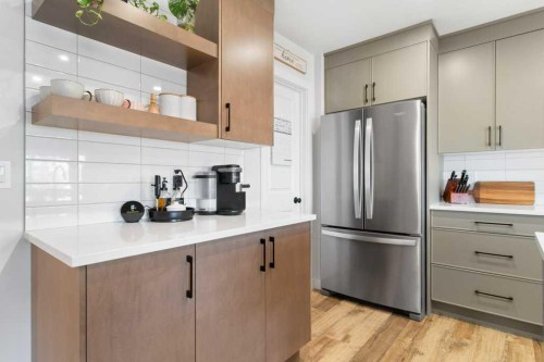 16 Trinity Street, Lacombe, AB - Indoor Photo Showing Kitchen