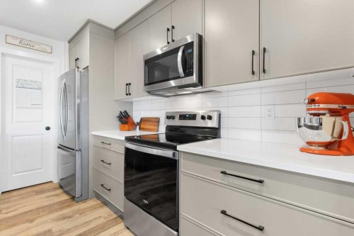 16 Trinity Street, Lacombe, AB - Indoor Photo Showing Kitchen With Upgraded Kitchen