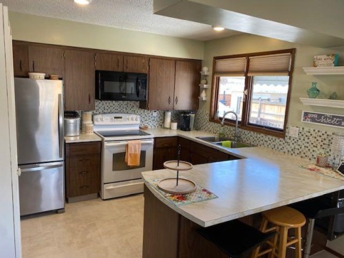 5809 43 Avenue, Camrose, AB - Indoor Photo Showing Kitchen
