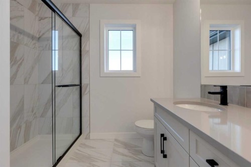 367 Fireside Drive, Cochrane, AB - Indoor Photo Showing Bathroom
