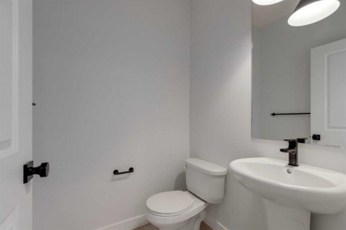 371 Fireside Drive, Cochrane, AB - Indoor Photo Showing Bathroom