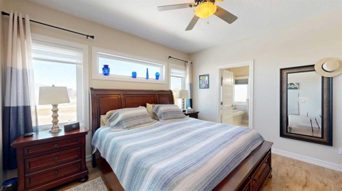 4020 Monarch Way, Stettler, AB - Indoor Photo Showing Bedroom