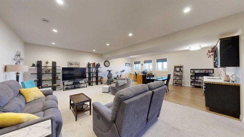 4020 Monarch Way, Stettler, AB - Indoor Photo Showing Living Room
