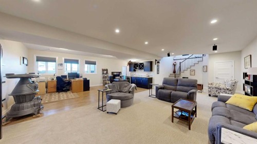 4020 Monarch Way, Stettler, AB - Indoor Photo Showing Living Room