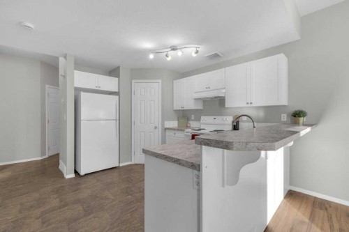 337 Addington Drive, Red Deer, AB - Indoor Photo Showing Kitchen