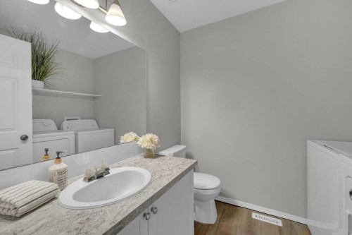 337 Addington Drive, Red Deer, AB - Indoor Photo Showing Bathroom