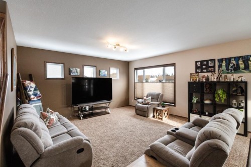 4828 55 Boulevard Close, Innisfail, AB - Indoor Photo Showing Living Room