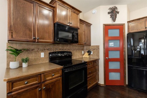 4828 55 Boulevard Close, Innisfail, AB - Indoor Photo Showing Kitchen