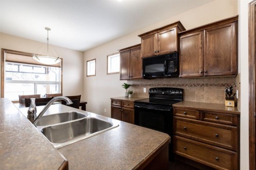 4828 55 Boulevard Close, Innisfail, AB - Indoor Photo Showing Kitchen With Double Sink
