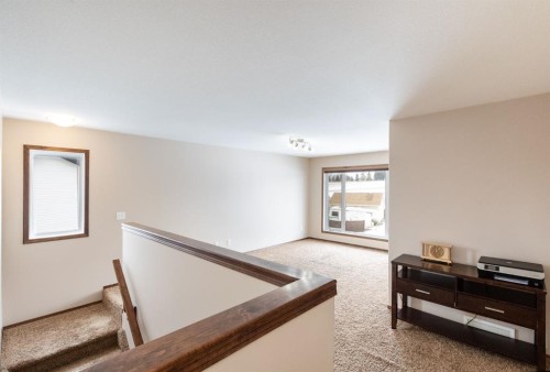 4828 55 Boulevard Close, Innisfail, AB - Indoor Photo Showing Other Room