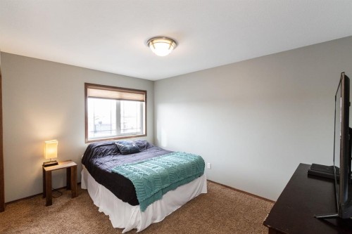 4828 55 Boulevard Close, Innisfail, AB - Indoor Photo Showing Bedroom