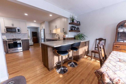 3901 50A Street, Red Deer, AB - Indoor Photo Showing Kitchen