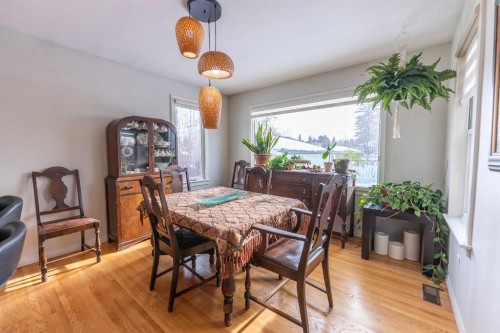 3901 50A Street, Red Deer, AB - Indoor Photo Showing Dining Room