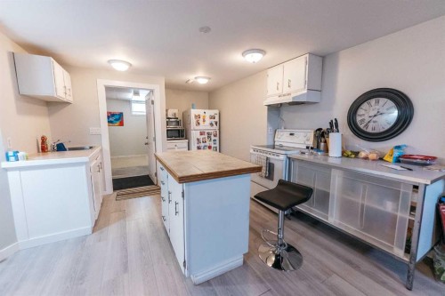 3901 50A Street, Red Deer, AB - Indoor Photo Showing Kitchen