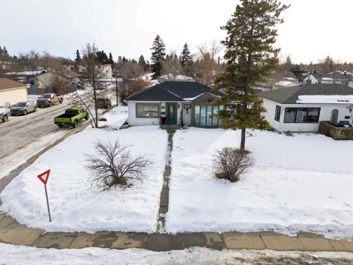 3901 50A Street, Red Deer, AB - Outdoor