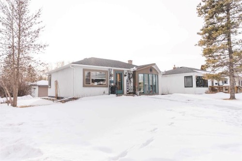 3901 50A Street, Red Deer, AB - Outdoor