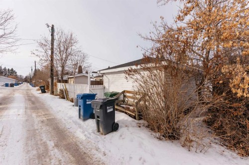 3901 50A Street, Red Deer, AB - Outdoor