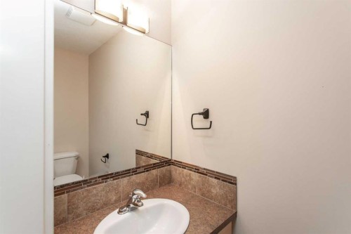 5422 49 Avenue, Lacombe, AB - Indoor Photo Showing Bathroom