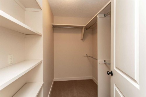 5422 49 Avenue, Lacombe, AB - Indoor With Storage
