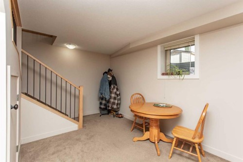 5422 49 Avenue, Lacombe, AB - Indoor