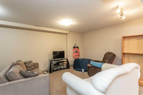 5422 49 Avenue, Lacombe, AB - Indoor