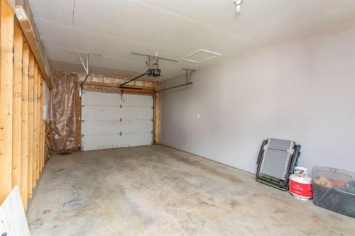 5422 49 Avenue, Lacombe, AB - Indoor Photo Showing Garage