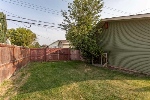 5422 49 Avenue, Lacombe, AB - Outdoor