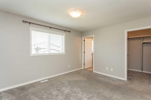 210 Lindsay Avenue, Red Deer, AB - Indoor Photo Showing Other Room
