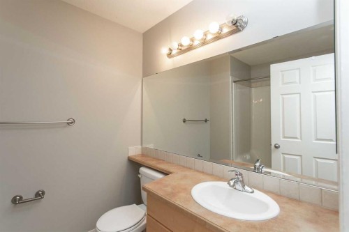 210 Lindsay Avenue, Red Deer, AB - Indoor Photo Showing Bathroom