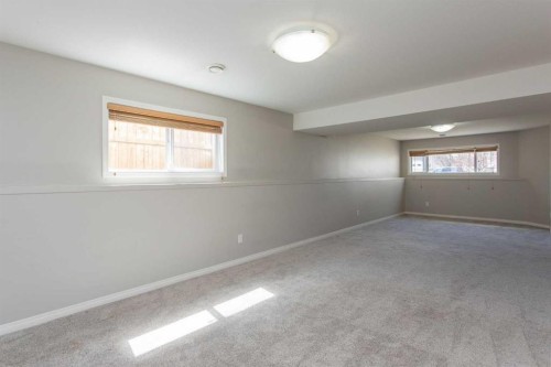 210 Lindsay Avenue, Red Deer, AB - Indoor Photo Showing Other Room