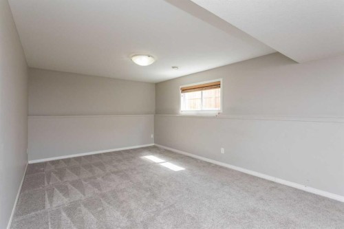 210 Lindsay Avenue, Red Deer, AB - Indoor Photo Showing Other Room
