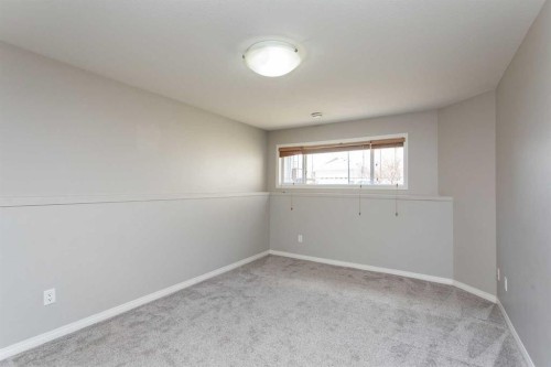 210 Lindsay Avenue, Red Deer, AB - Indoor Photo Showing Other Room