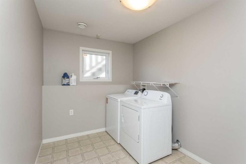 210 Lindsay Avenue, Red Deer, AB - Indoor Photo Showing Laundry Room