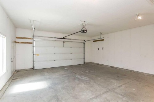 210 Lindsay Avenue, Red Deer, AB - Indoor Photo Showing Garage