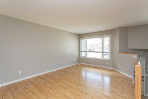210 Lindsay Avenue, Red Deer, AB - Indoor Photo Showing Other Room