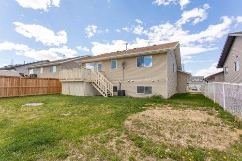 210 Lindsay Avenue, Red Deer, AB - Outdoor
