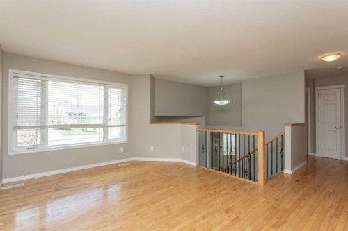 210 Lindsay Avenue, Red Deer, AB - Indoor Photo Showing Other Room