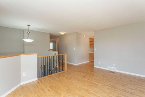 210 Lindsay Avenue, Red Deer, AB - Indoor Photo Showing Other Room
