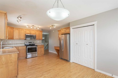 210 Lindsay Avenue, Red Deer, AB - Indoor Photo Showing Kitchen With Stainless Steel Kitchen