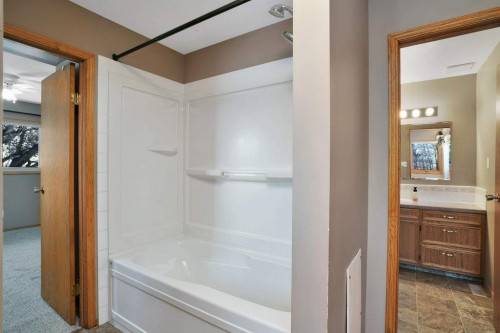 Rr 270, Rural Red Deer County, AB - Indoor Photo Showing Bathroom