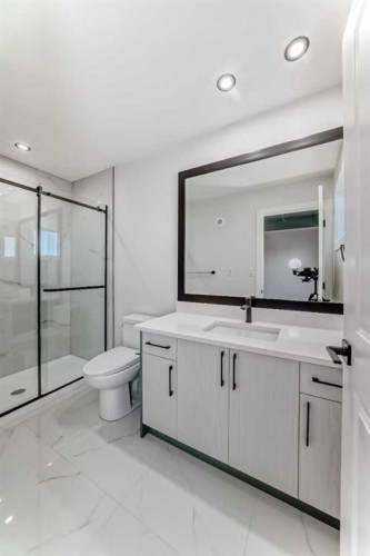 19 Lavelle Close, Red Deer, AB - Indoor Photo Showing Bathroom