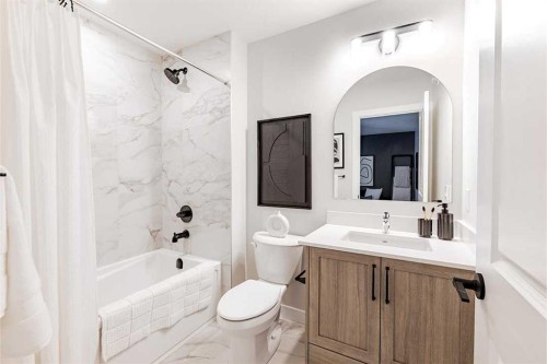 92 Ashlar Road Nw, Calgary, AB - Indoor Photo Showing Bathroom