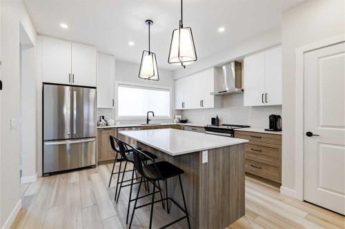 92 Ashlar Road Nw, Calgary, AB - Indoor Photo Showing Kitchen With Upgraded Kitchen