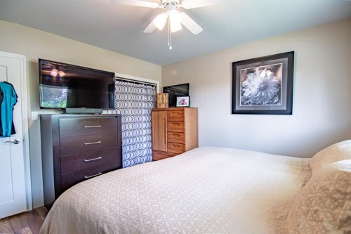 5914 56 Avenue, Red Deer, AB - Indoor Photo Showing Bedroom