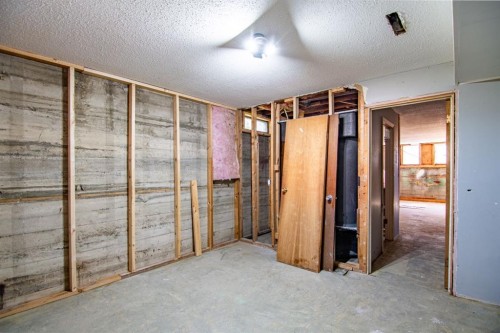 5914 56 Avenue, Red Deer, AB - Indoor Photo Showing Other Room