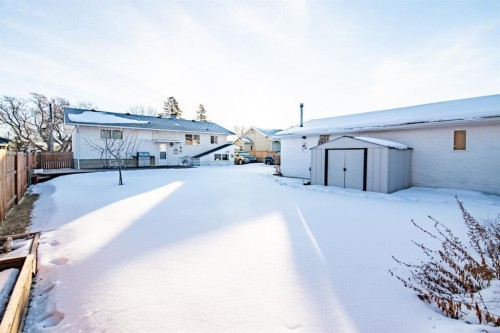 5914 56 Avenue, Red Deer, AB - Outdoor