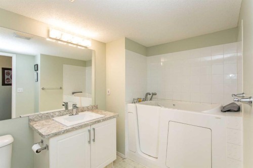 344-56 Carroll Crescent, Red Deer, AB - Indoor Photo Showing Bathroom