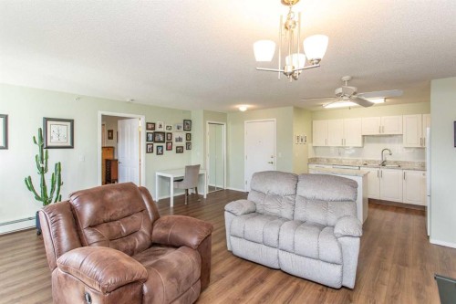 344-56 Carroll Crescent, Red Deer, AB - Indoor Photo Showing Living Room